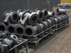 铁谷网工作人员在铸造厂现场记录生产与管理情况，帮助后续铸件订单匹配更贴合实际条件。